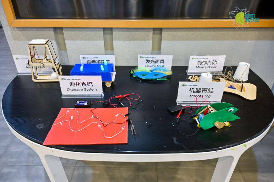 科创教育火遍全球,“黑板上做实验”却挫伤孩子兴趣,困境亟待打破-黑板洞察