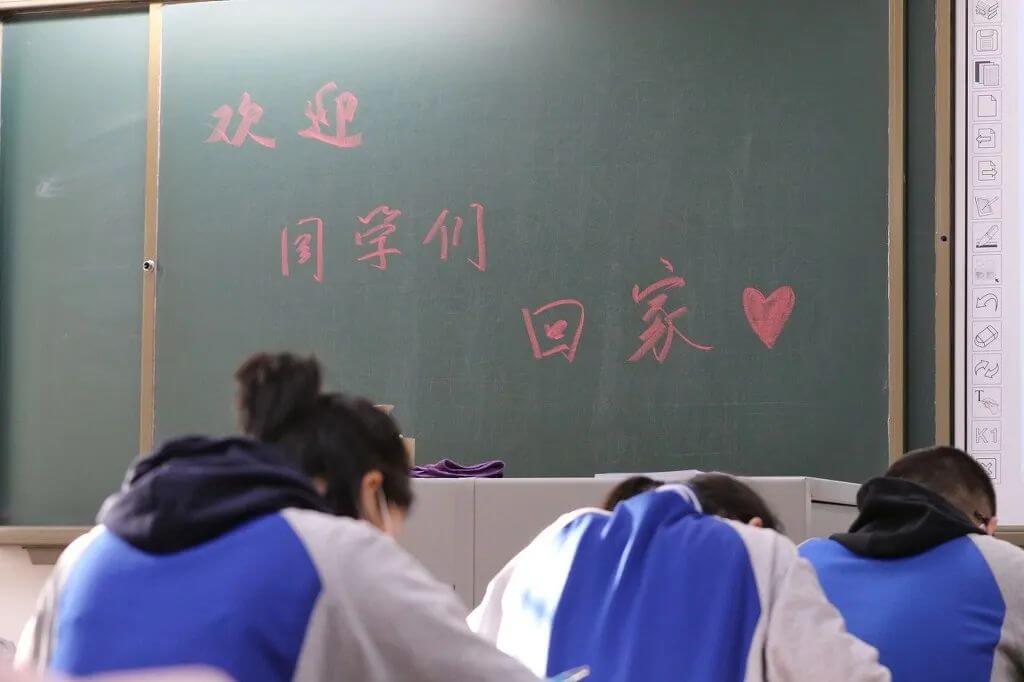 武汉高三学生:曾经崩溃,如今都在尽力重回正轨|谷雨 武汉高三学生:曾经崩溃,如今都在尽力重回正轨|谷雨-黑板洞察